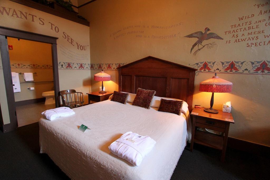 Mcmenamins Olympic Club Villa Centralia Bagian luar foto