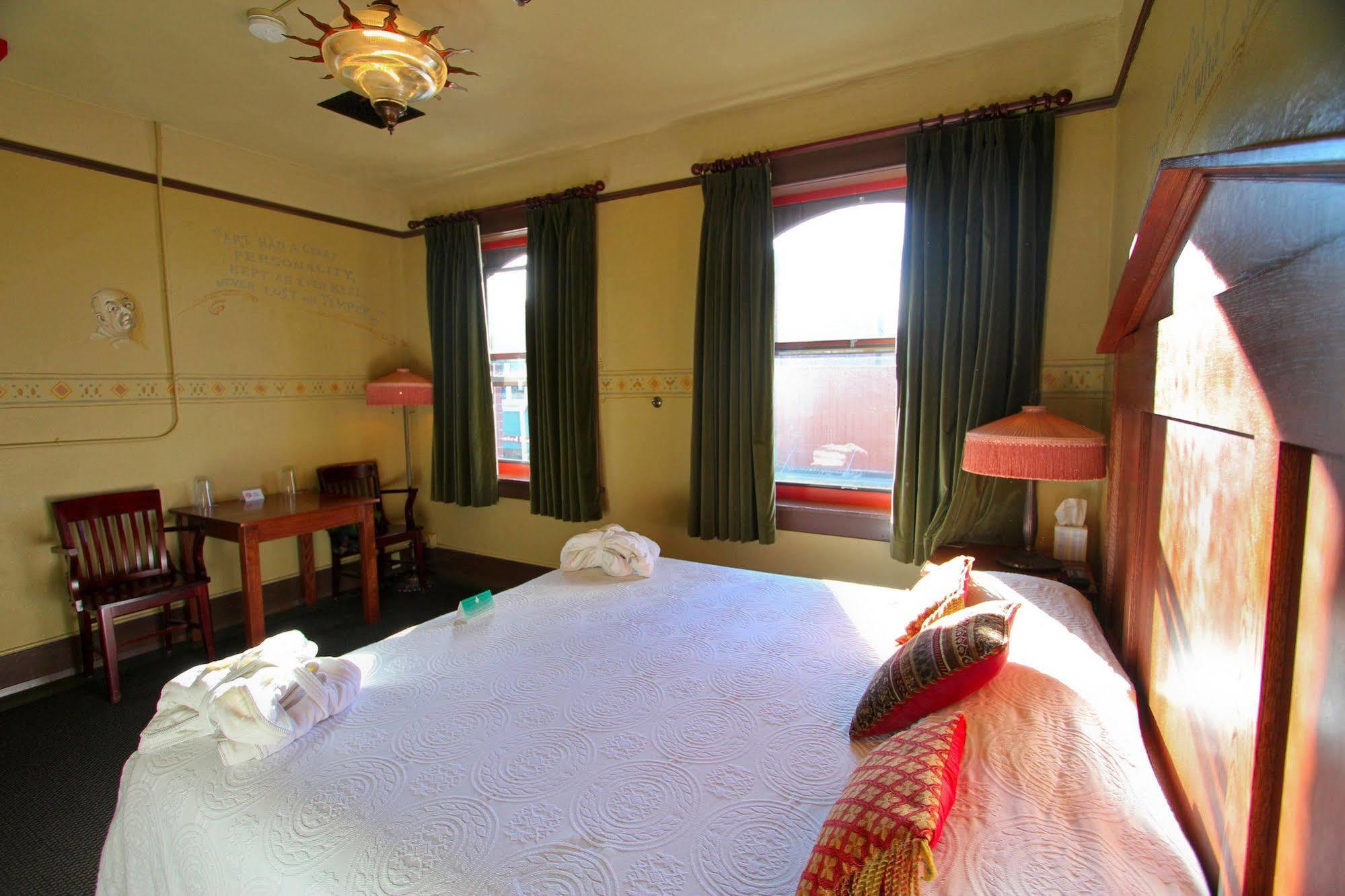 Mcmenamins Olympic Club Villa Centralia Bagian luar foto