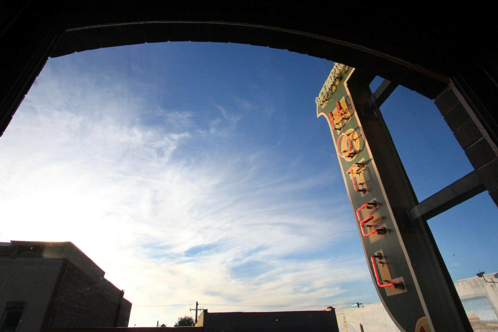 Mcmenamins Olympic Club Villa Centralia Bagian luar foto